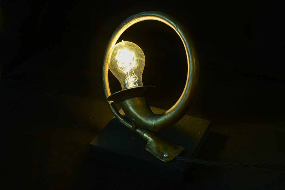 Lampe aus altem Posthorn